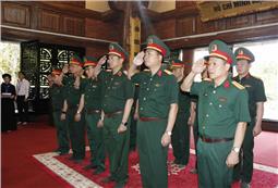 Bộ tư lệnh Quân khu dâng hương Chủ tịch Hồ Chí Minh tại Khu di tích lịch sử Quốc gia đặc biệt ATK Định Hóa